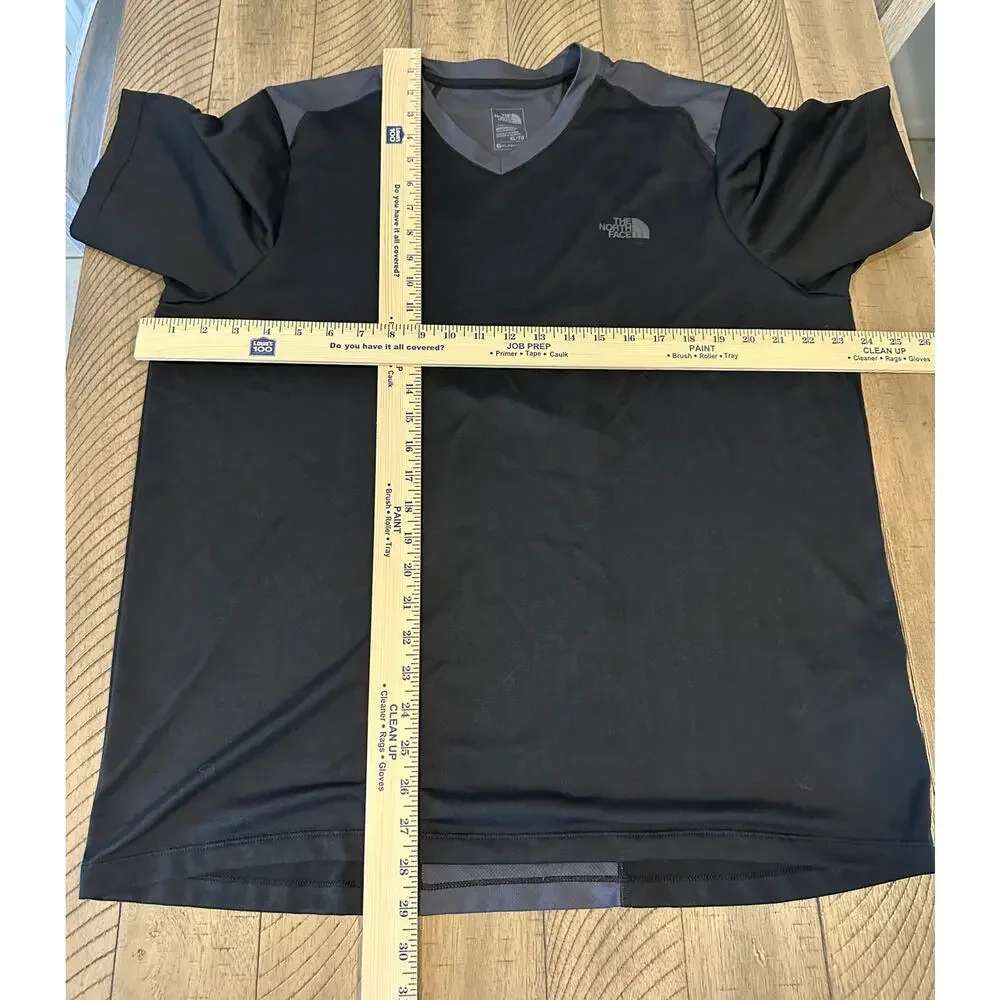 The North Face FlashDry Black Gray Short Sleeve T-Shirt Men's XL Athletic V-Neck